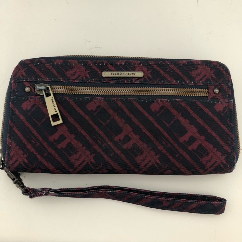 Travelon Navy Blue and Red Patterned Wristlet